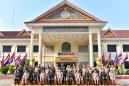 ผู้บัญชาการหน่วยบัญชาการนาวิกโยธินพร้อมด้วยผู้บังคับบัญชาของกองบัญชาการป้องกันชายแดนจันทบุรีและตราดและฝ่ายอำนวยการเดินทางเยือน ภูมิภาคทหารที่ ๕ กองทัพบกพระราชอาณาจักรกัมพูชา (Royal Cambodian Army) 