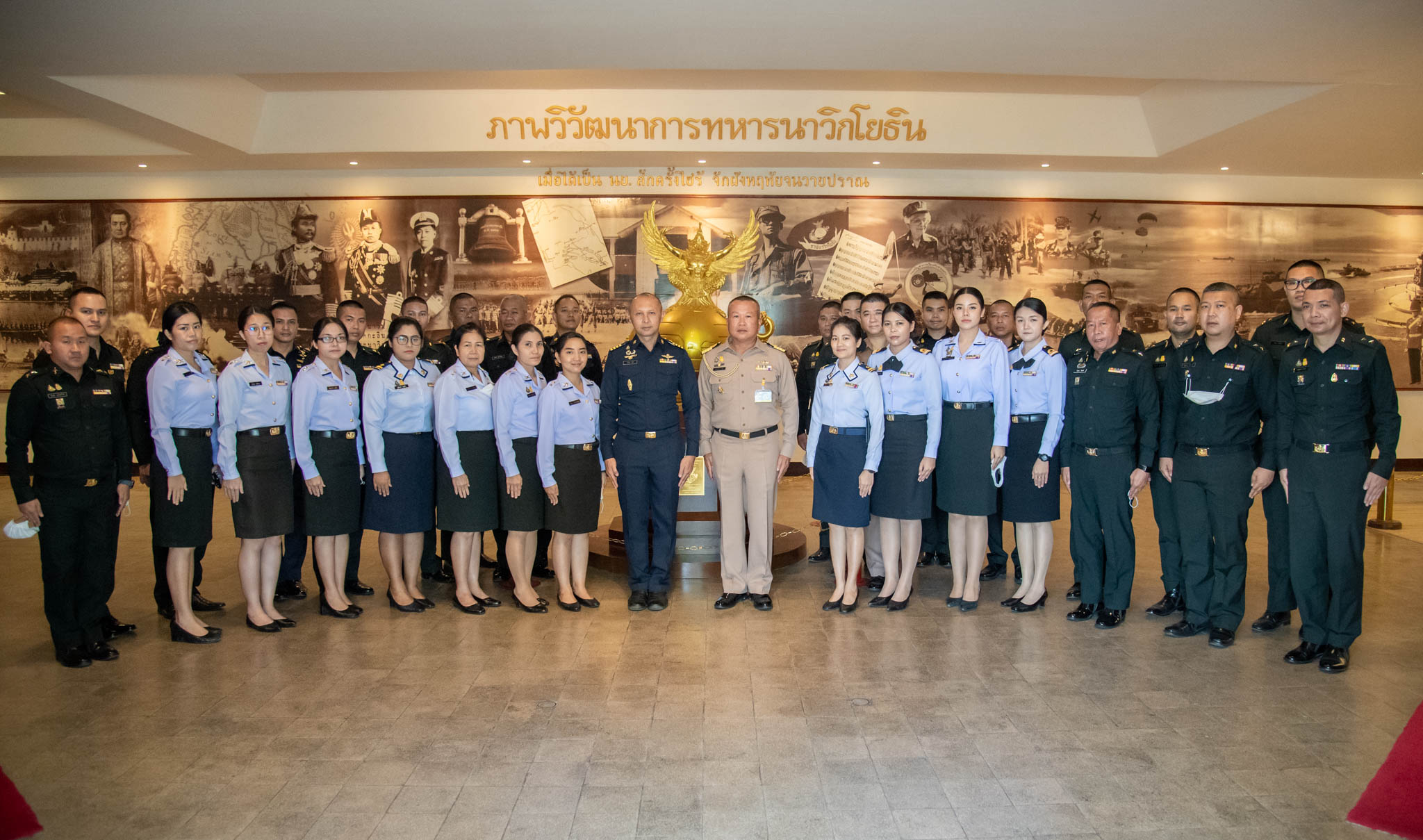รองเสนาธิการหน่วยบัญชาการนาวิกโยธินให้การต้อนรับผู้อำนวยการกองการฝึกและศึกษา โรงเรียนรักษาความปลอดภัย ศูนย์รักษาความปลอดภัย กองบัญชาการกองทัพไทยและคณะอาจารย์ ข้าราชการ